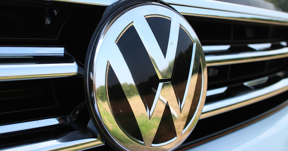 L'emblema Volkswagen: passato, presente e futuro Segreto: emblema Volkswagen sulla griglia