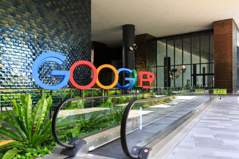 Google rilascia l'applicazione NotebookLM per gli appunti basata sull'intelligenza artificiale Google rilascia l'applicazione NotebookLM per gli appunti basata sull'intelligenza artificiale