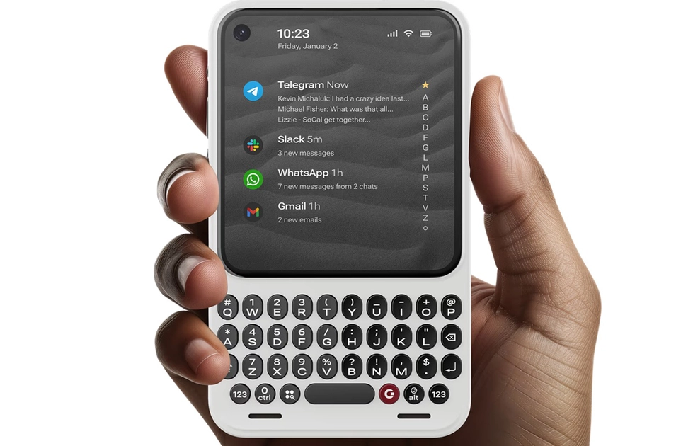 Clicks Communicator: uno smartphone che reindirizza l'attenzione degli utenti