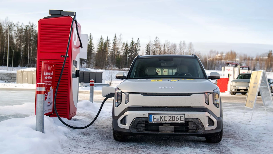 Test di crash invernale: Kia EV2 al El Prix Winter Test Drive