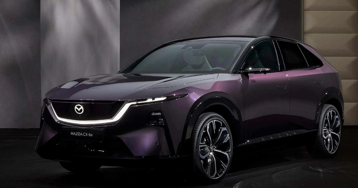 Mazda ha presentato il crossover elettrico CX-6e al Salone dell'Auto di Bruxelles