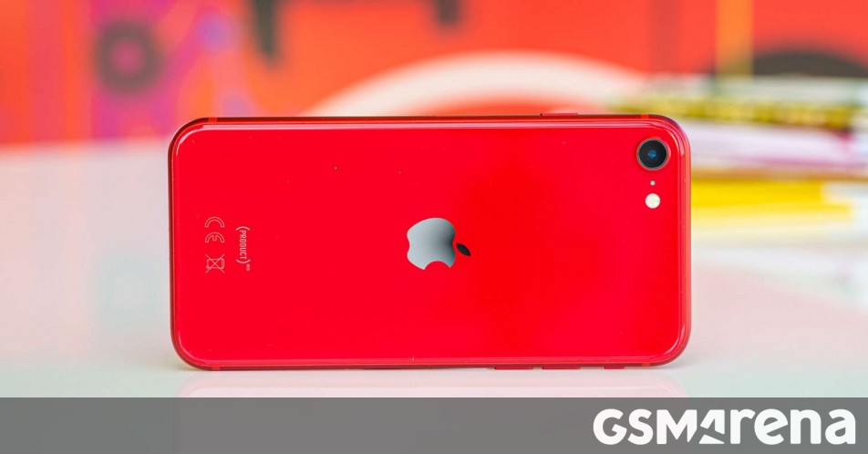 Apple iPhone SE (2022) ottiene un punteggio di riparabilità di 5,5/10 durante lo smontaggio Apple iPhone SE (2022) ottiene un punteggio di riparabilità di 5,5/10 durante lo smontaggio