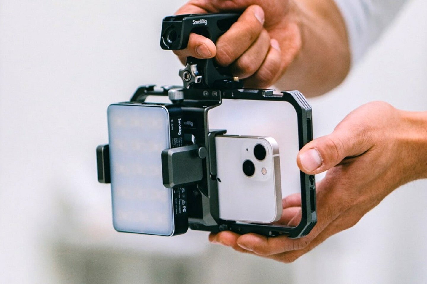 Trasforma il tuo iPhone in una configurazione professionale per la realizzazione di film con questo telefono modulare