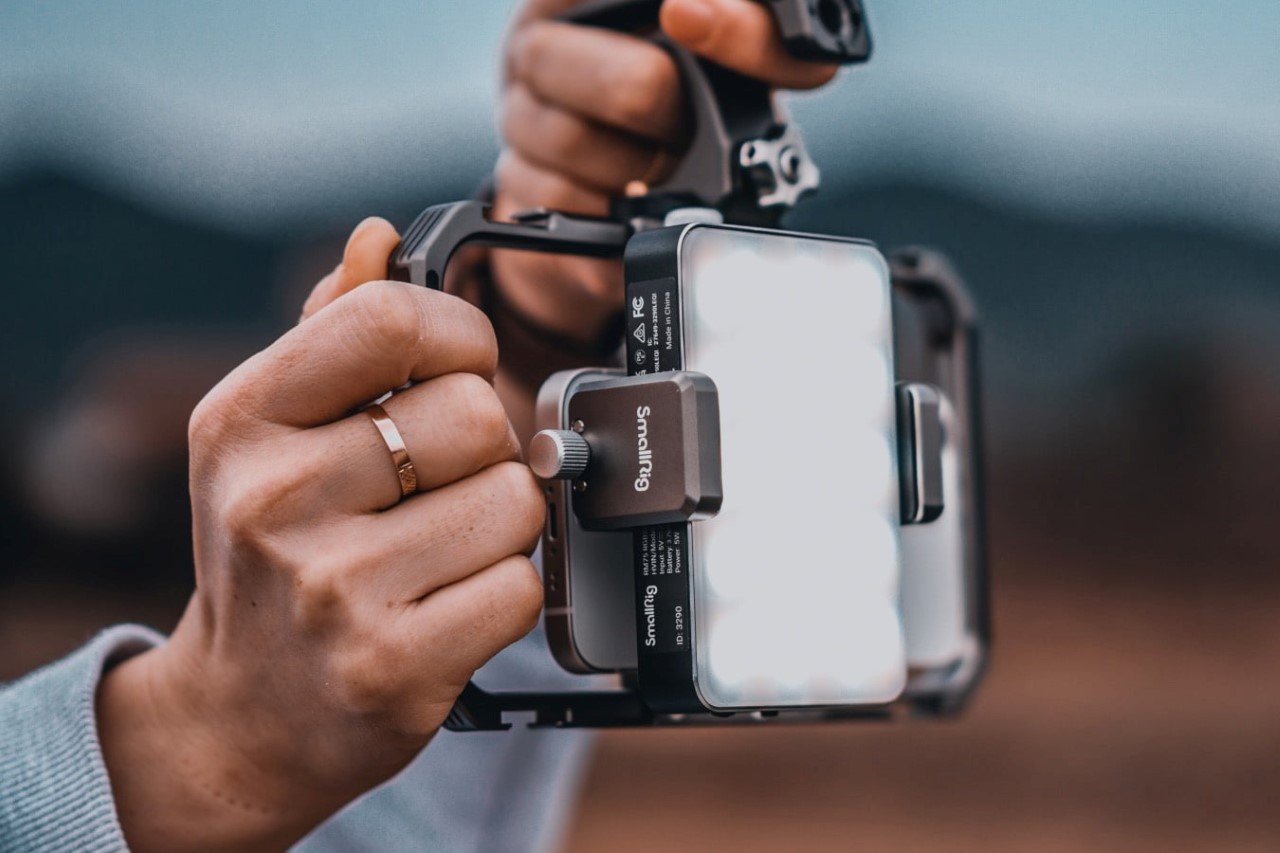 Trasforma il tuo iPhone in una configurazione professionale per la realizzazione di film con questo telefono modulare-4