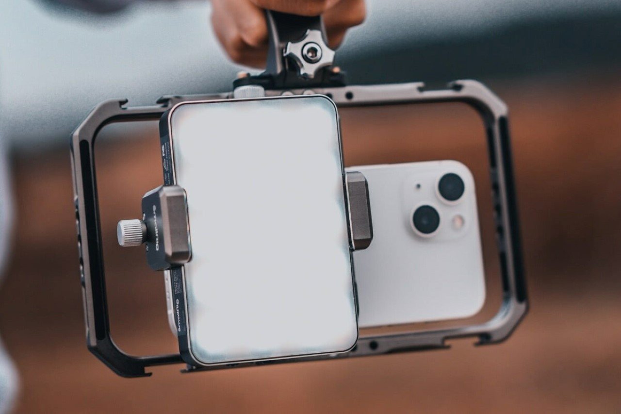 Trasforma il tuo iPhone in una configurazione professionale per la realizzazione di film con questo telefono modulare-6
