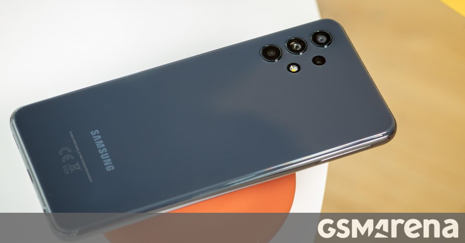 Samsung Galaxy A32 5G ottiene l'aggiornamento di Android 12 con One UI 4. 1 Samsung Galaxy A32 5G ottiene l'aggiornamento di Android 12 con One UI 4. 1