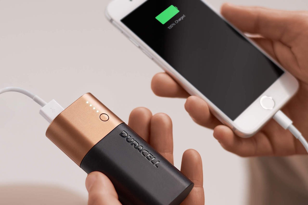 I Power Bank Duracell sembrano più grandi delle normali celle della batteria I Power Bank Duracell sembrano più grandi delle normali celle della batteria
