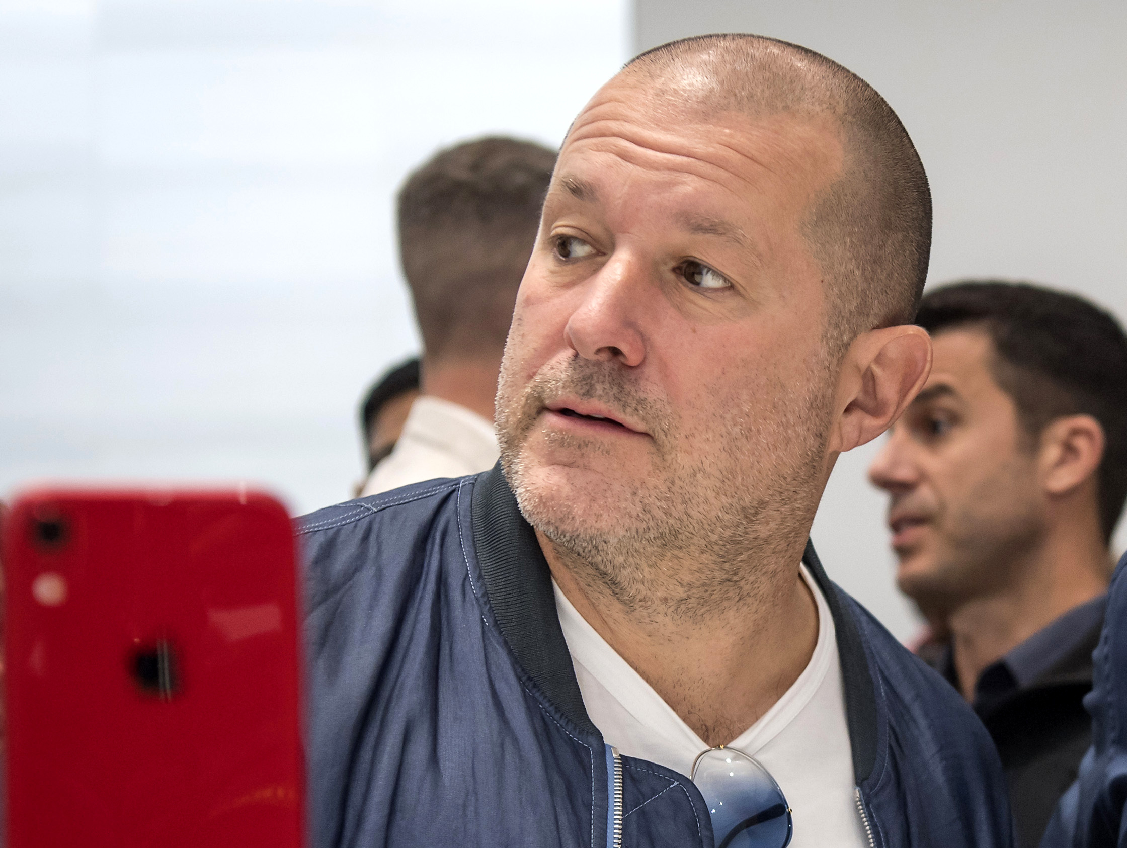 Jony Ive e Sam Altman lavorano su dispositivi AI con il capo del design dell'iPhone Jony Ive e Sam Altman lavorano su dispositivi AI con il capo del design dell'iPhone
