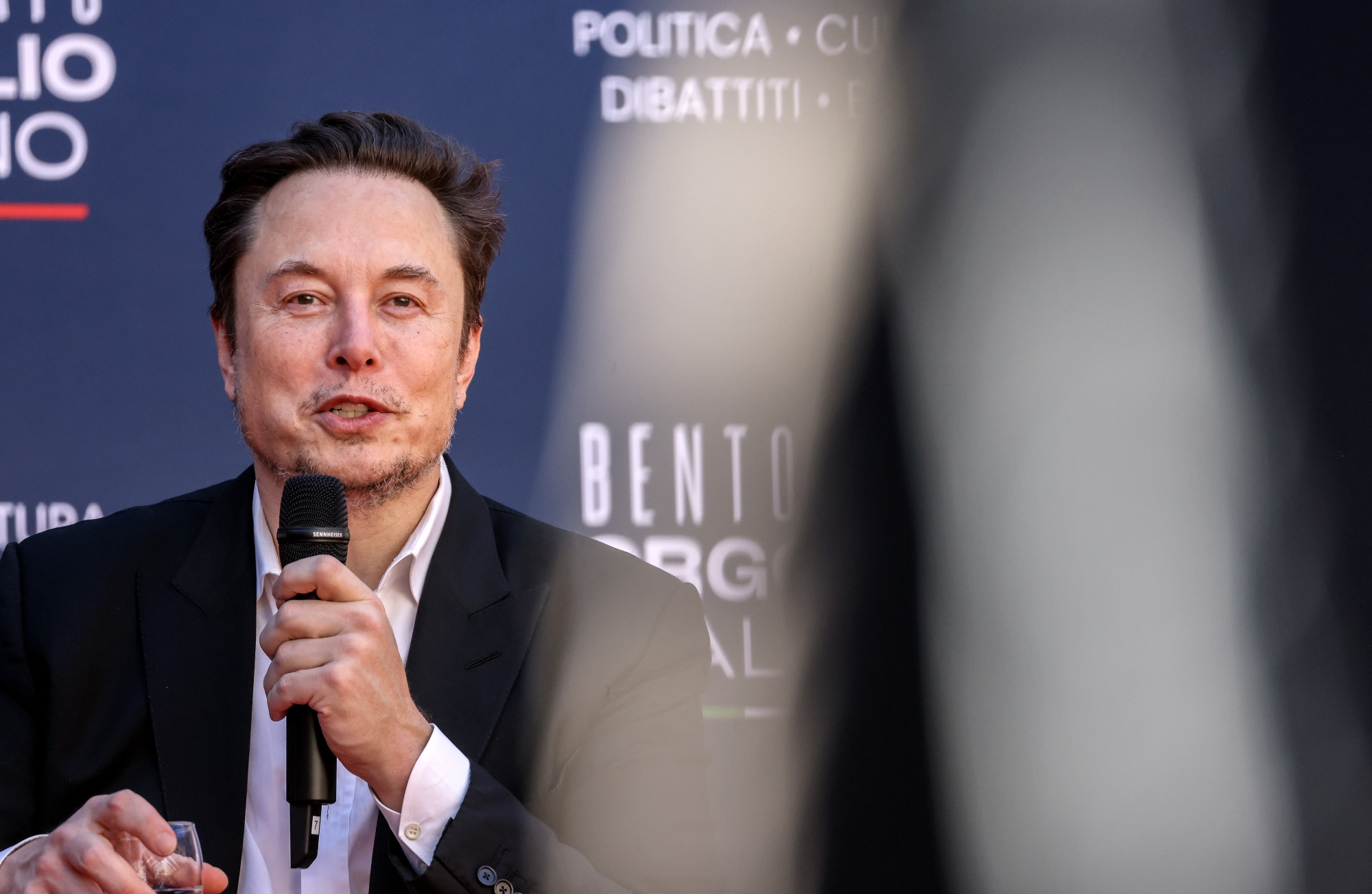 La xAI di Elon Musk chiede fino a 4 miliardi di dollari per competere con OpenAI La xAI di Elon Musk chiede fino a 4 miliardi di dollari per competere con OpenAI