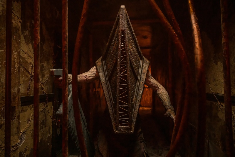Tutti lo conoscono: è stato rilasciato il primo scatto del film Return to Silent Hill, che mostra l'iconico mostro-2 Tutti lo conoscono: è stato rilasciato il primo scatto del film Return to Silent Hill, che mostra l'iconico mostro-2