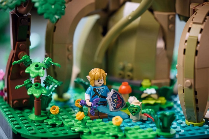 In un'interessante collaborazione tra Nintendo e LEGO, è stato annunciato il primo costruttore a tema The Legend of Zelda che permetterà di assemblare due varianti del Grande Albero di Deku.-3 In un'interessante collaborazione tra Nintendo e LEGO, è stato annunciato il primo costruttore a tema The Legend of Zelda che permetterà di assemblare due varianti del Grande Albero di Deku.-3