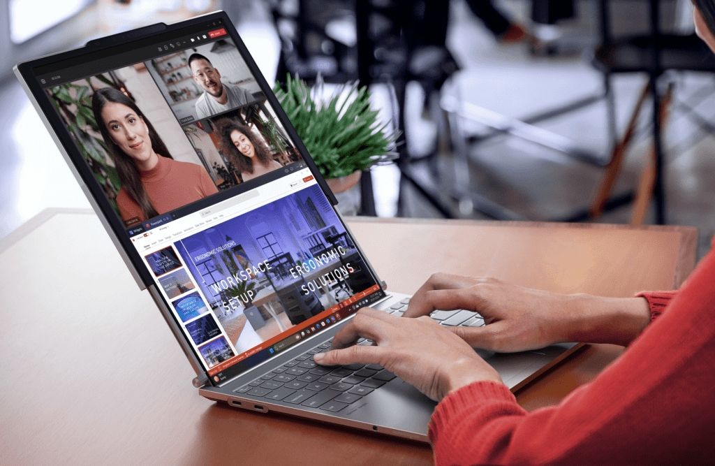 ThinkBook Plus Gen 6 in stato aperto