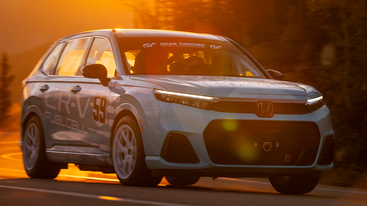 Honda CR-V e:FCEV alla corsa.