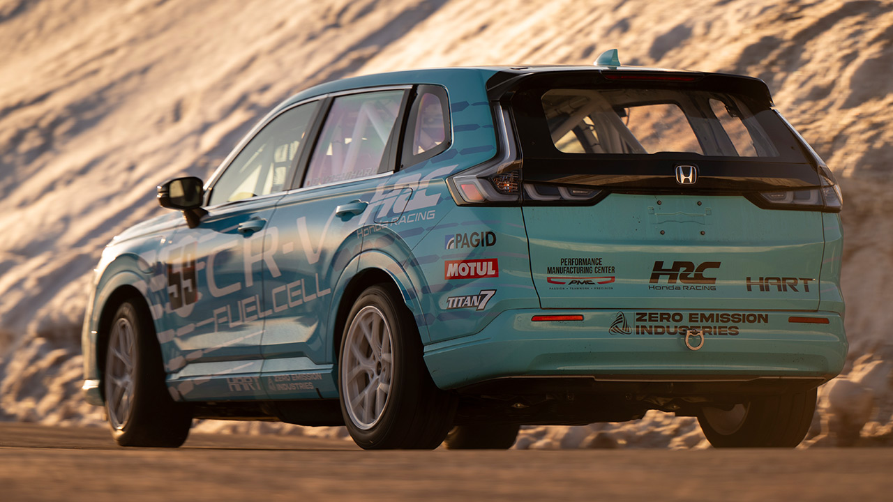 Honda CR-V e:FCEV in gara.
