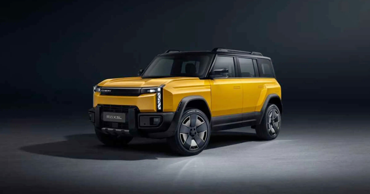 Chery Fulwin X3L contro uno sfondo montuoso