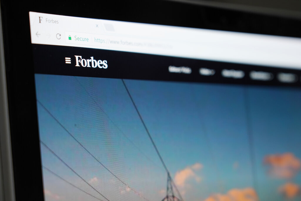 Forbes lancia la versione beta della ricerca alimentata dall'intelligenza artificiale per raccomandazioni personalizzate