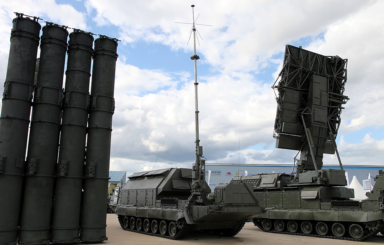L'HIMARS ha colpito i lanciatori, il sistema di guida e il radar di un raro sistema missilistico terra-aria russo S-300V4 Antey, in grado di intercettare missili balistici.