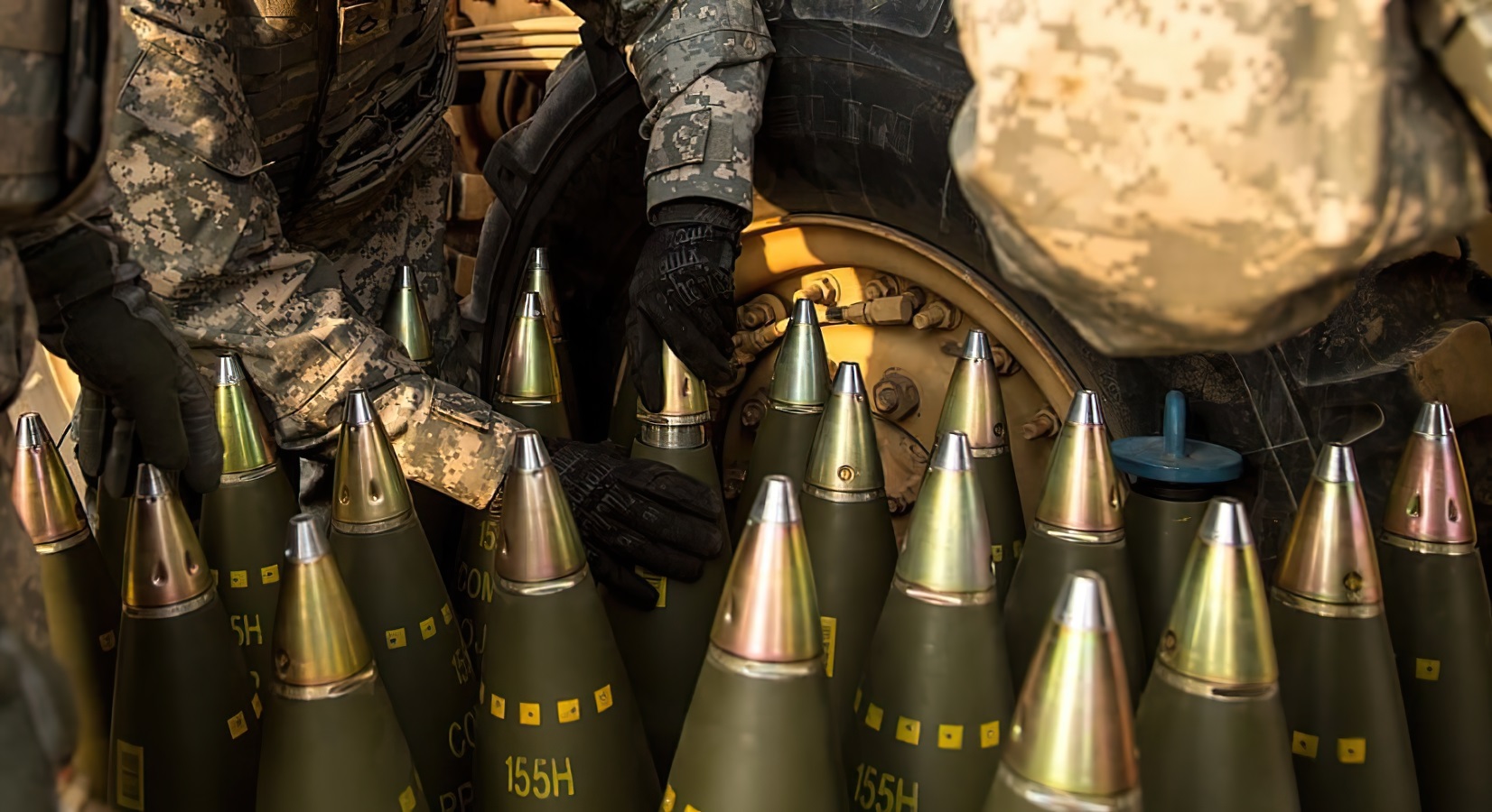 Munizioni di calibro 155 mm. Illustrazione: Esercito USA Munizioni di calibro 155 mm. Illustrazione: Esercito USA