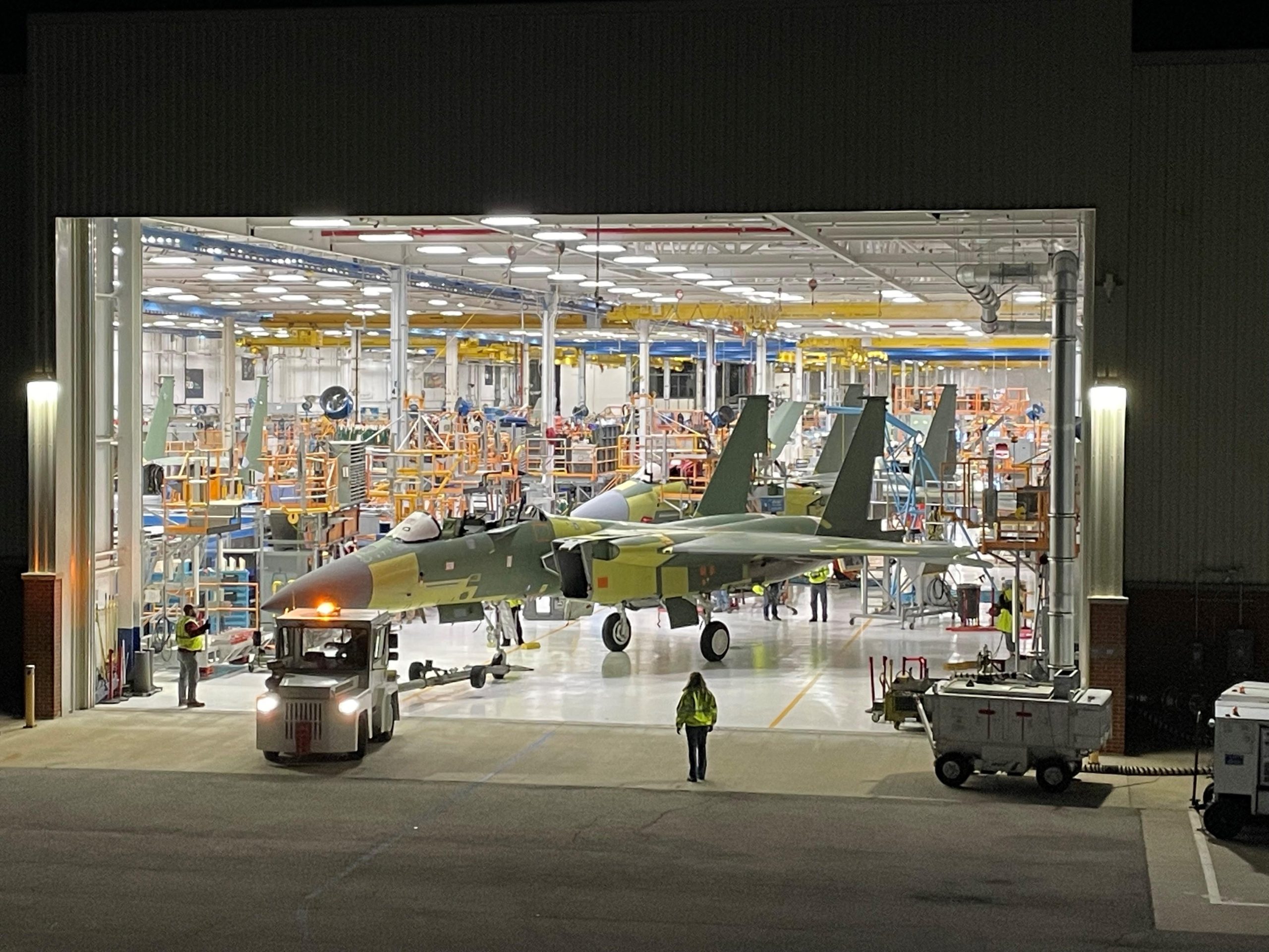 Caccia F-15EX sulla linea di assemblaggio Boeing