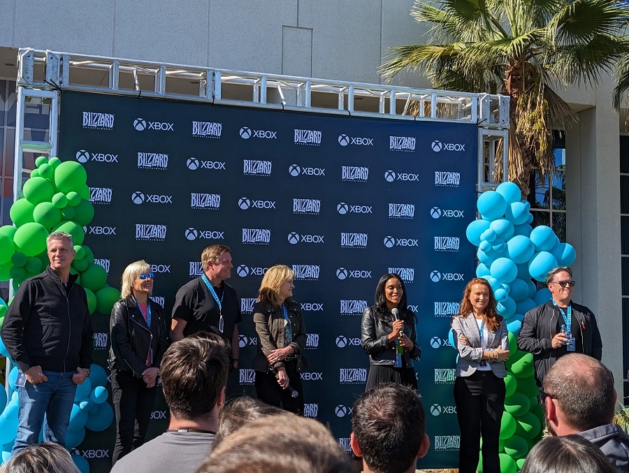 Phil Spencer e i principali dirigenti di Xbox hanno visitato il quartier generale di Blizzard e hanno parlato con il team di sviluppo.-2