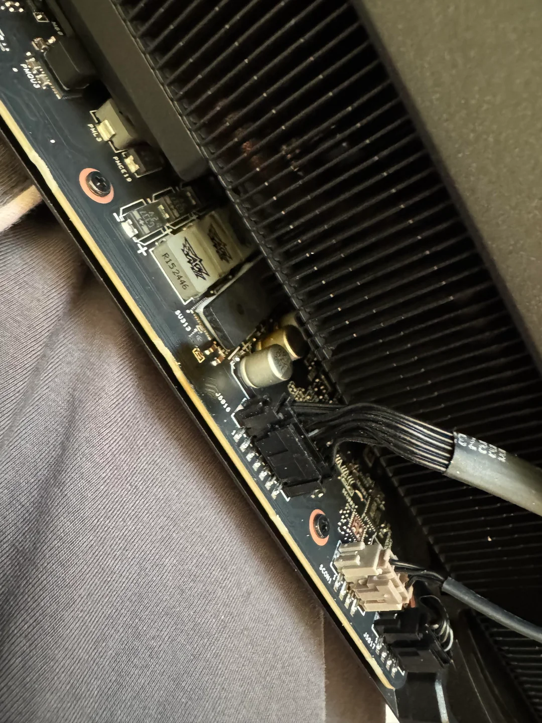 ASUS ROG Astral RTX 5090 GPU PCB bruciata