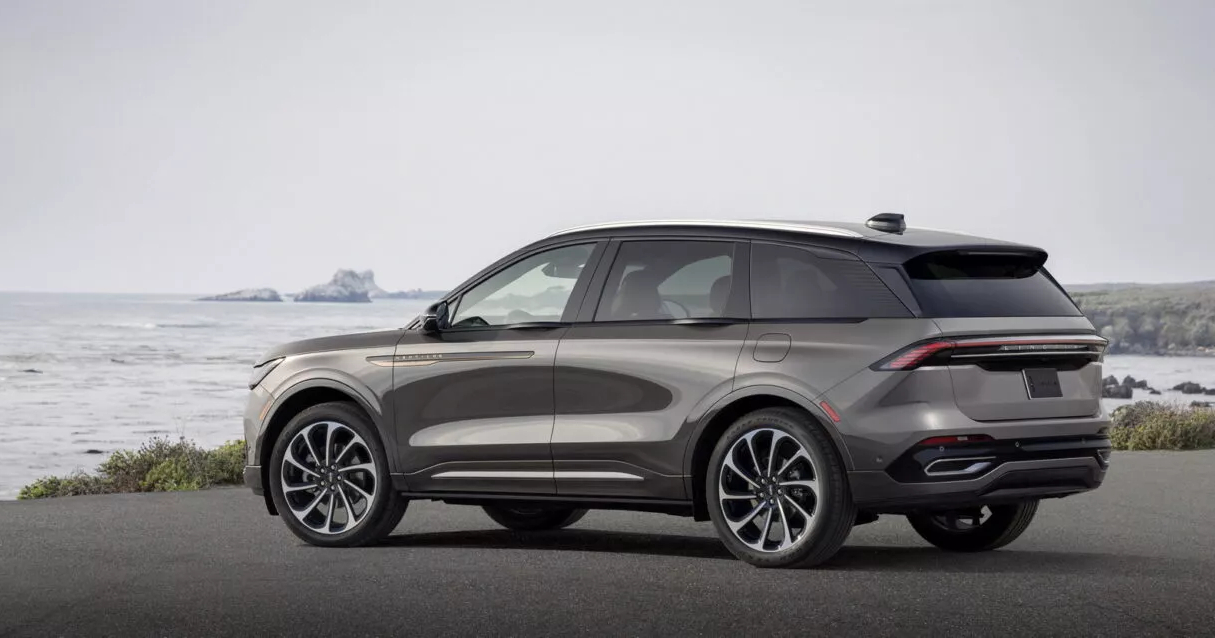 Nuovi interni del Lincoln Nautilus 2024 2