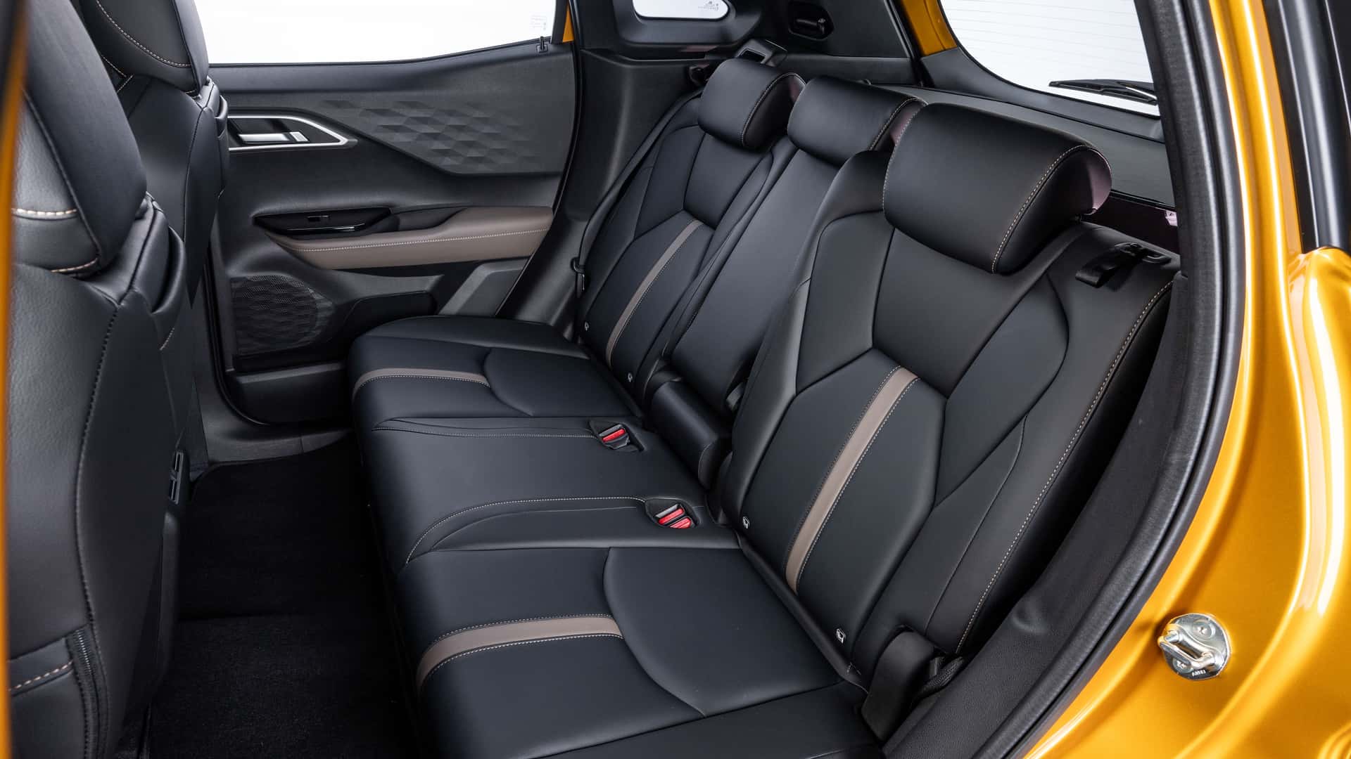 2025 Mitsubishi Outlander Sport - Componenti interni
