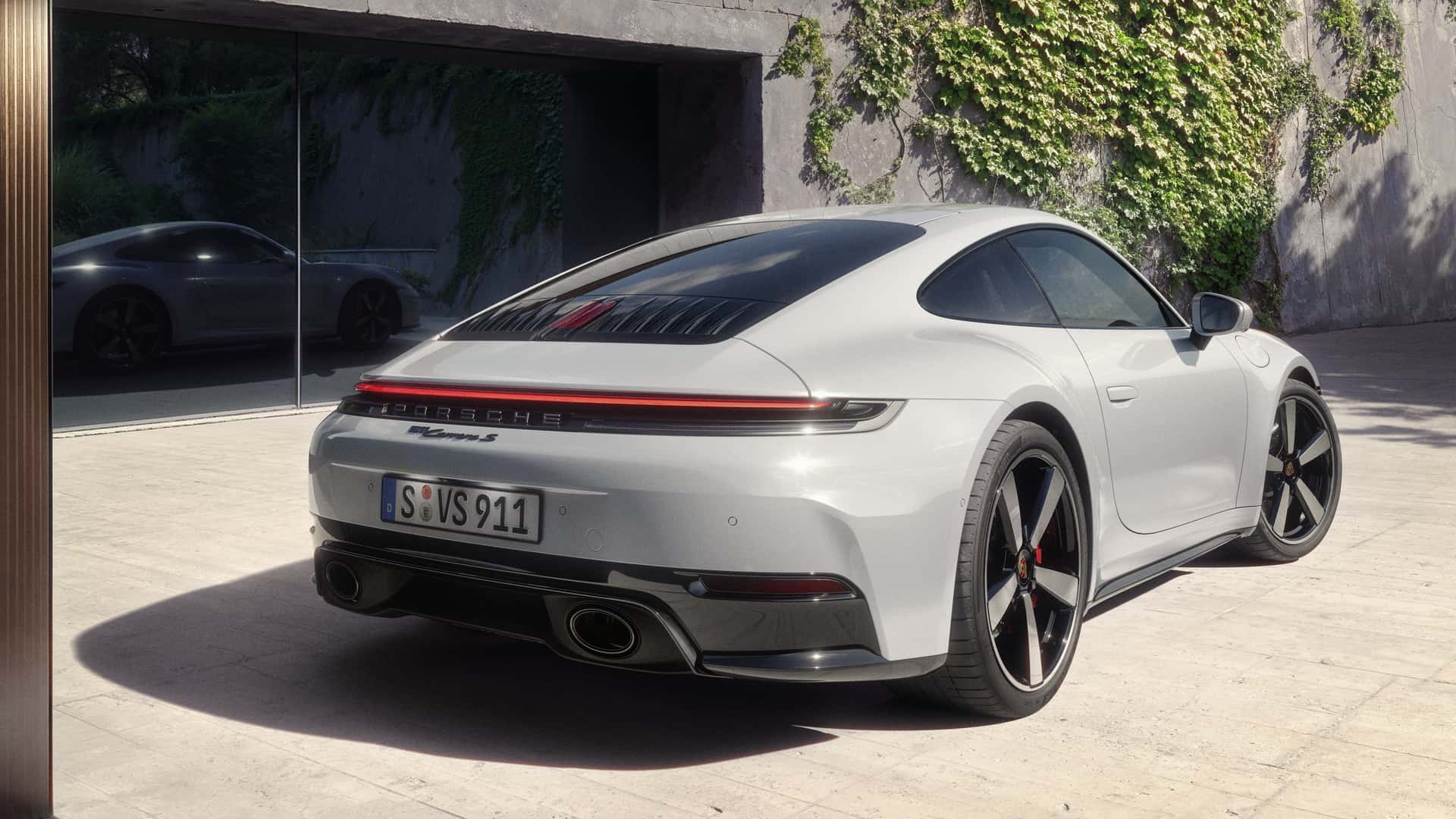 Interni della Porsche 911 Carrera S 2025