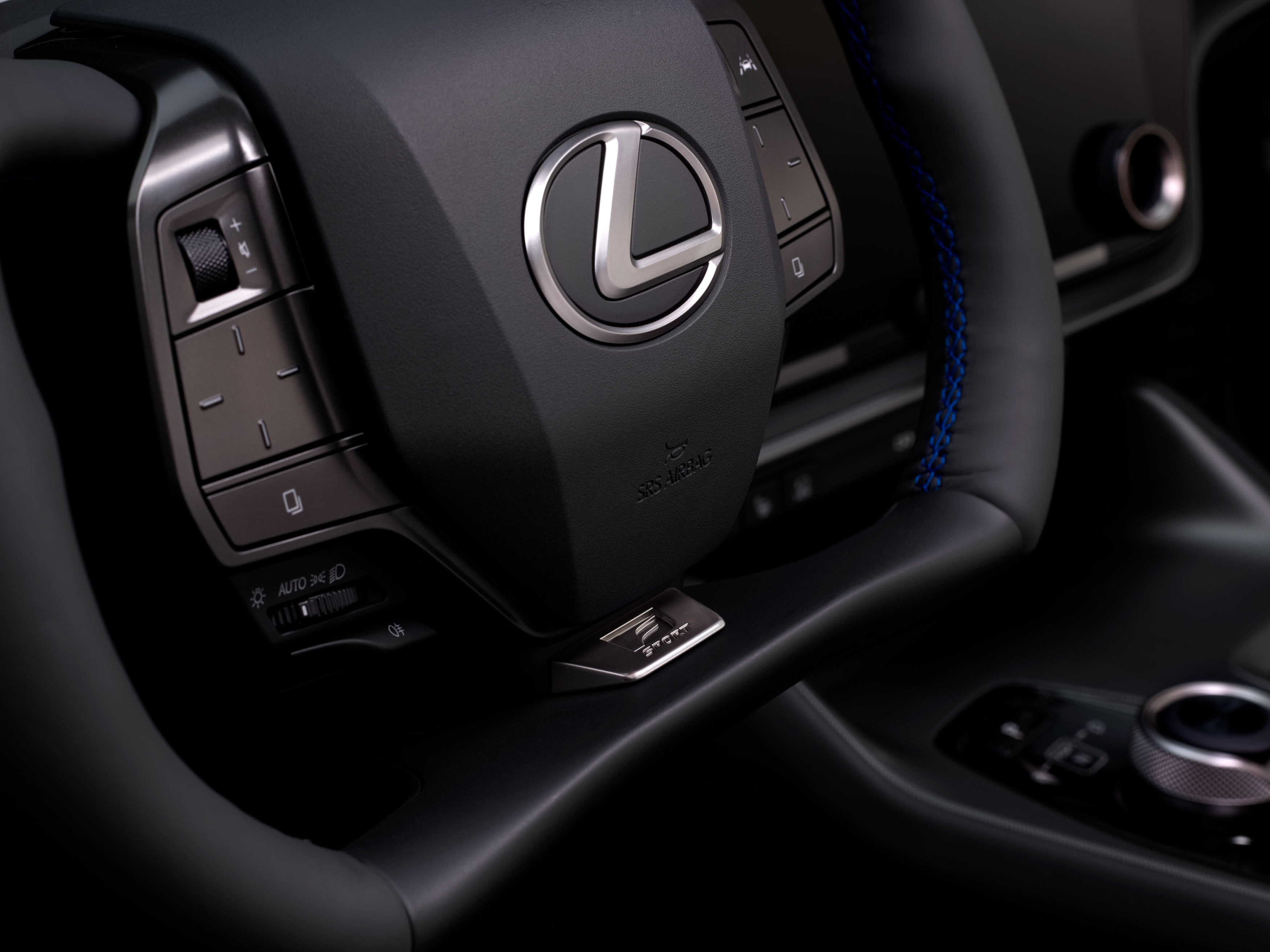 Gli interni aggiornati della Lexus RZ 2025 - immagine 1