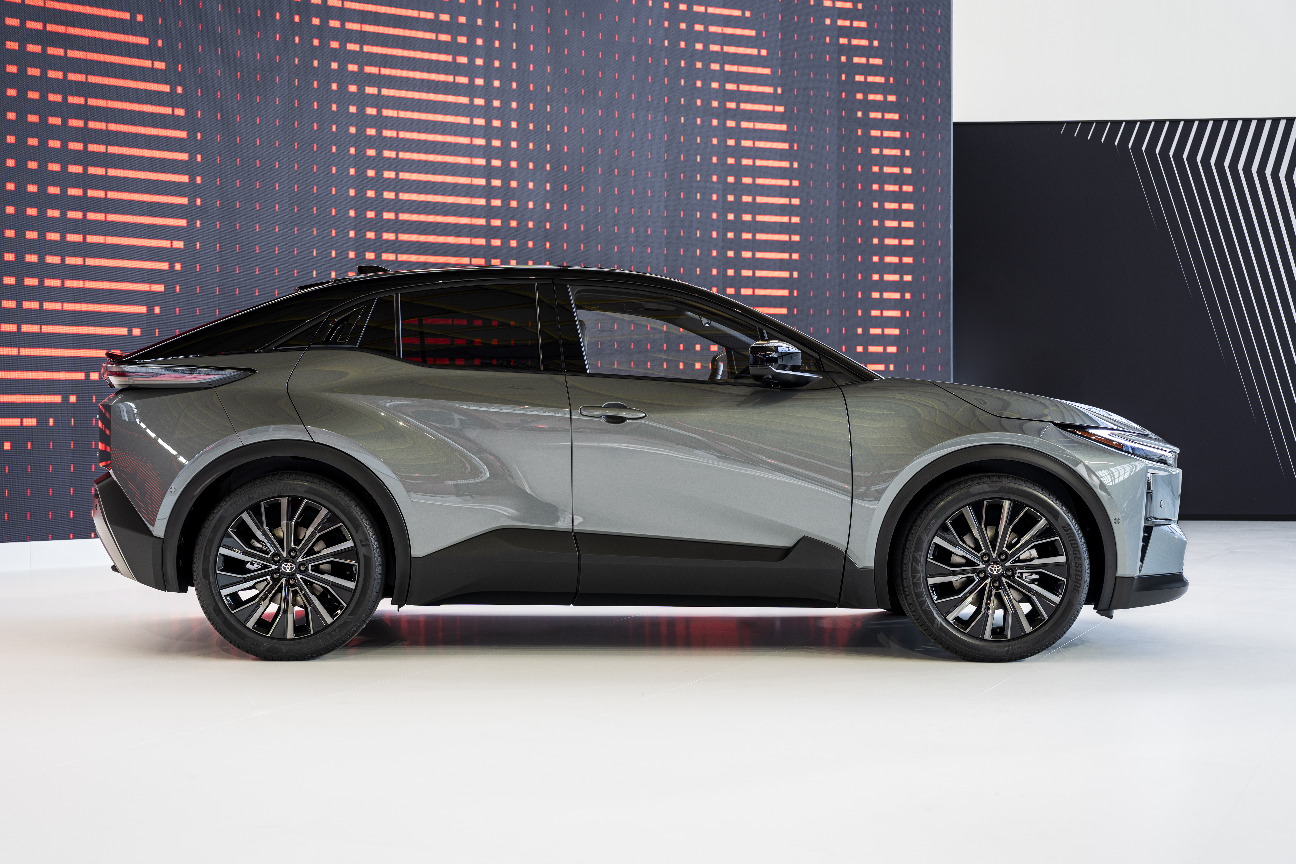Interni del Toyota C-HR+ Interni del Toyota C-HR+
