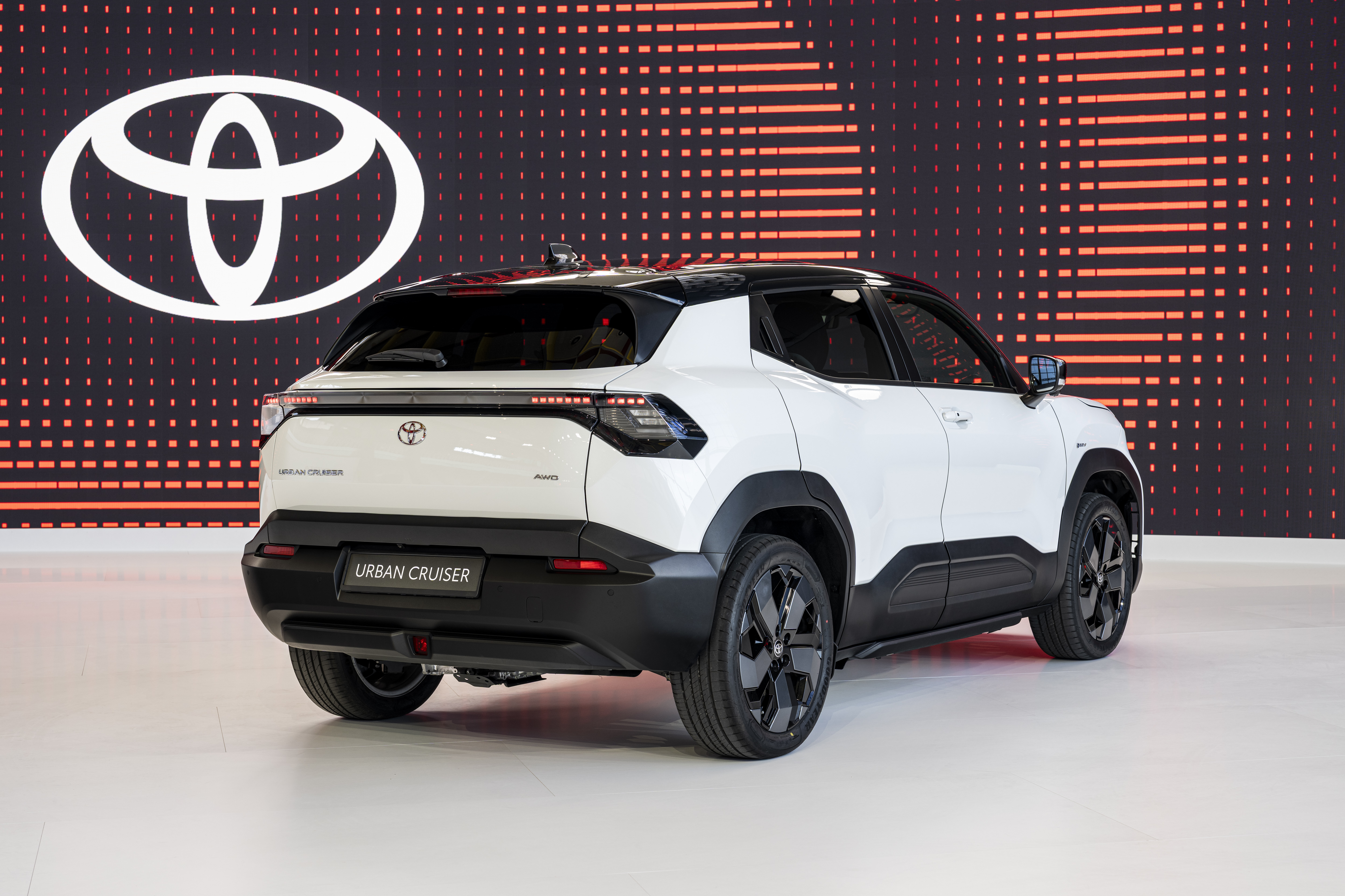 Toyota Urban Cruiser 2025 esterno - vista panoramica Toyota Urban Cruiser 2025 esterno - vista panoramica
