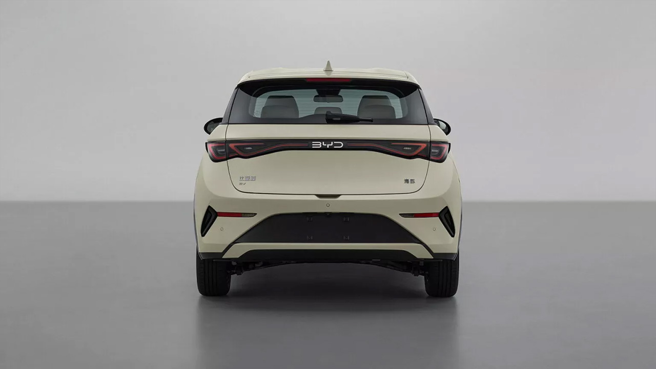 BYD Dolphin 2026 aggiornato: vista laterale BYD Dolphin 2026 aggiornato: vista laterale