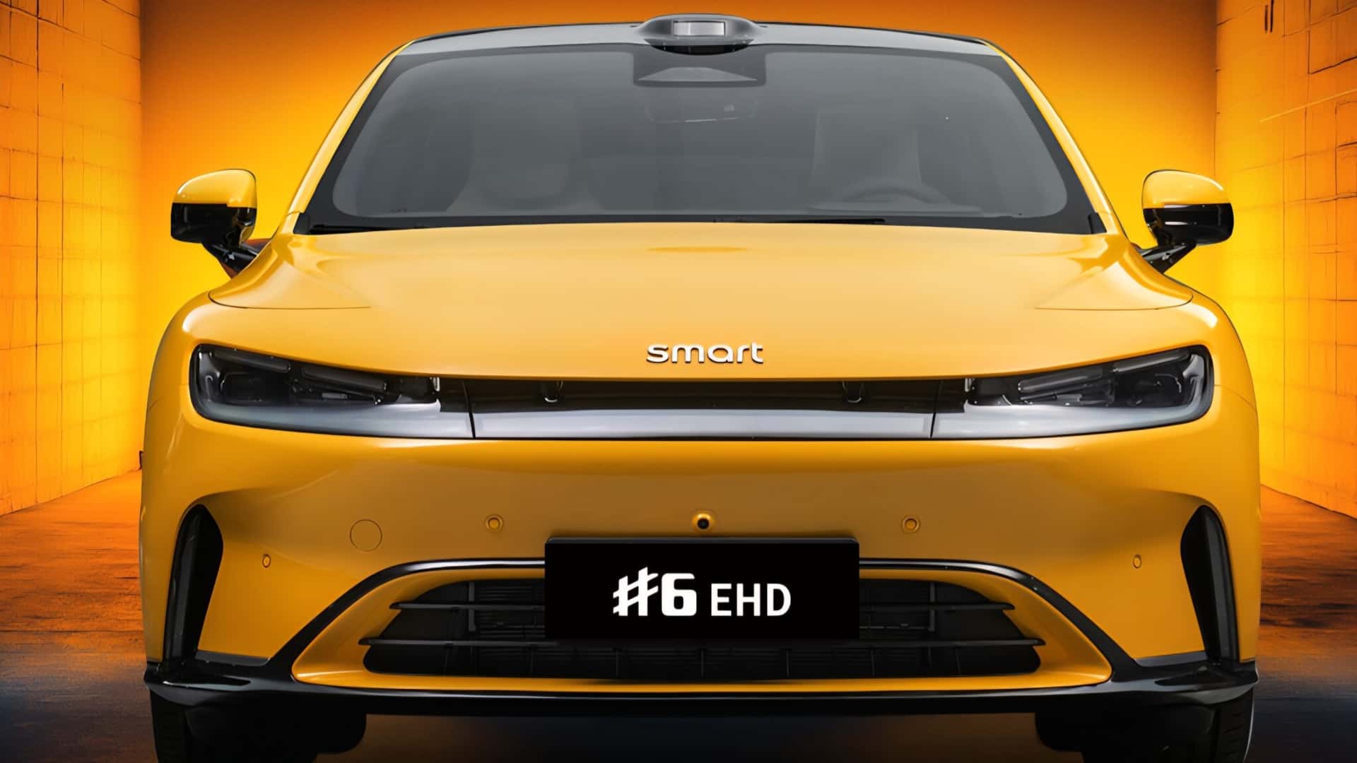 Vista frontale della berlina Smart #6