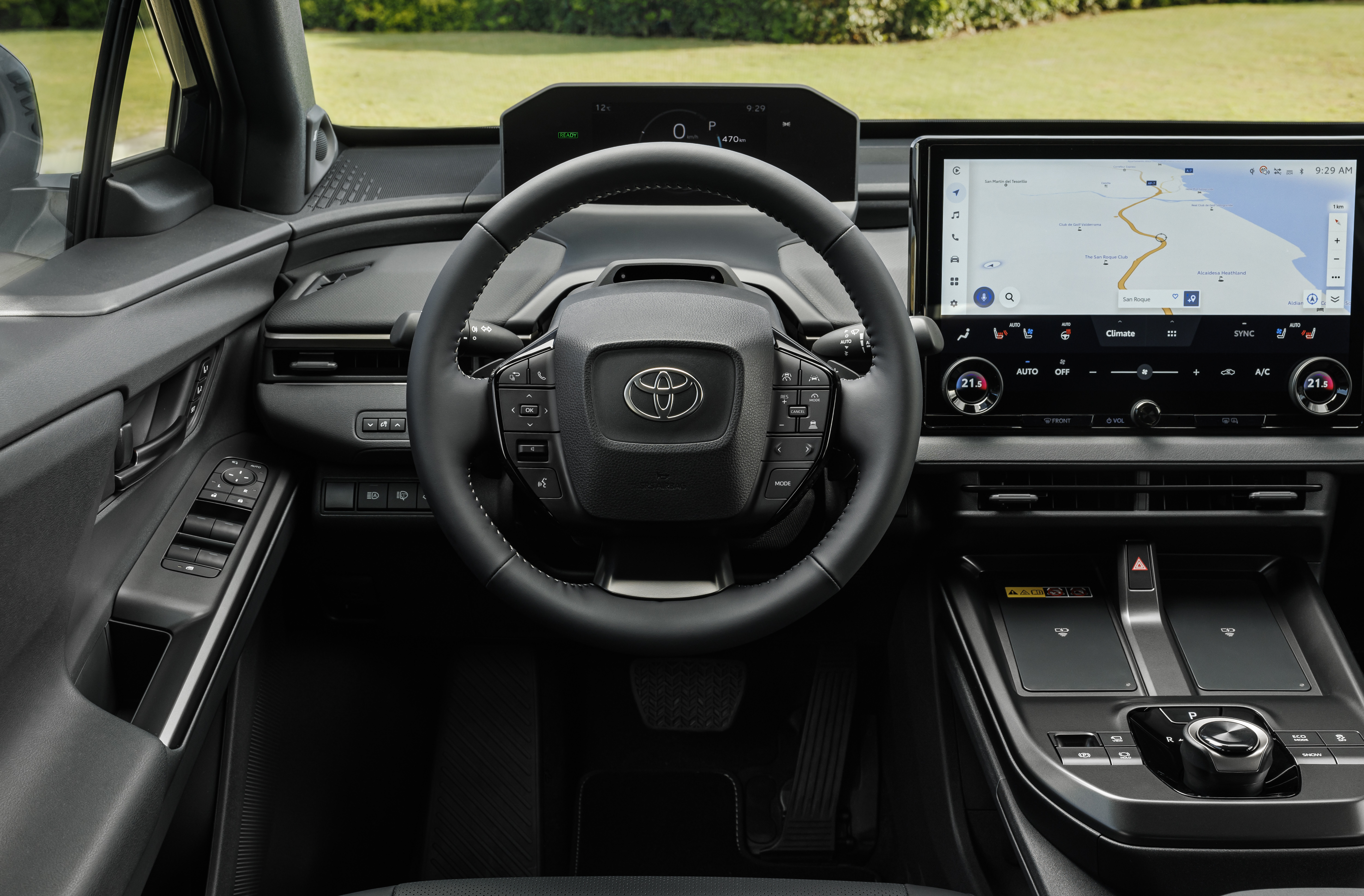 Interni del 2026 Toyota bZ4X con cruscotto moderno