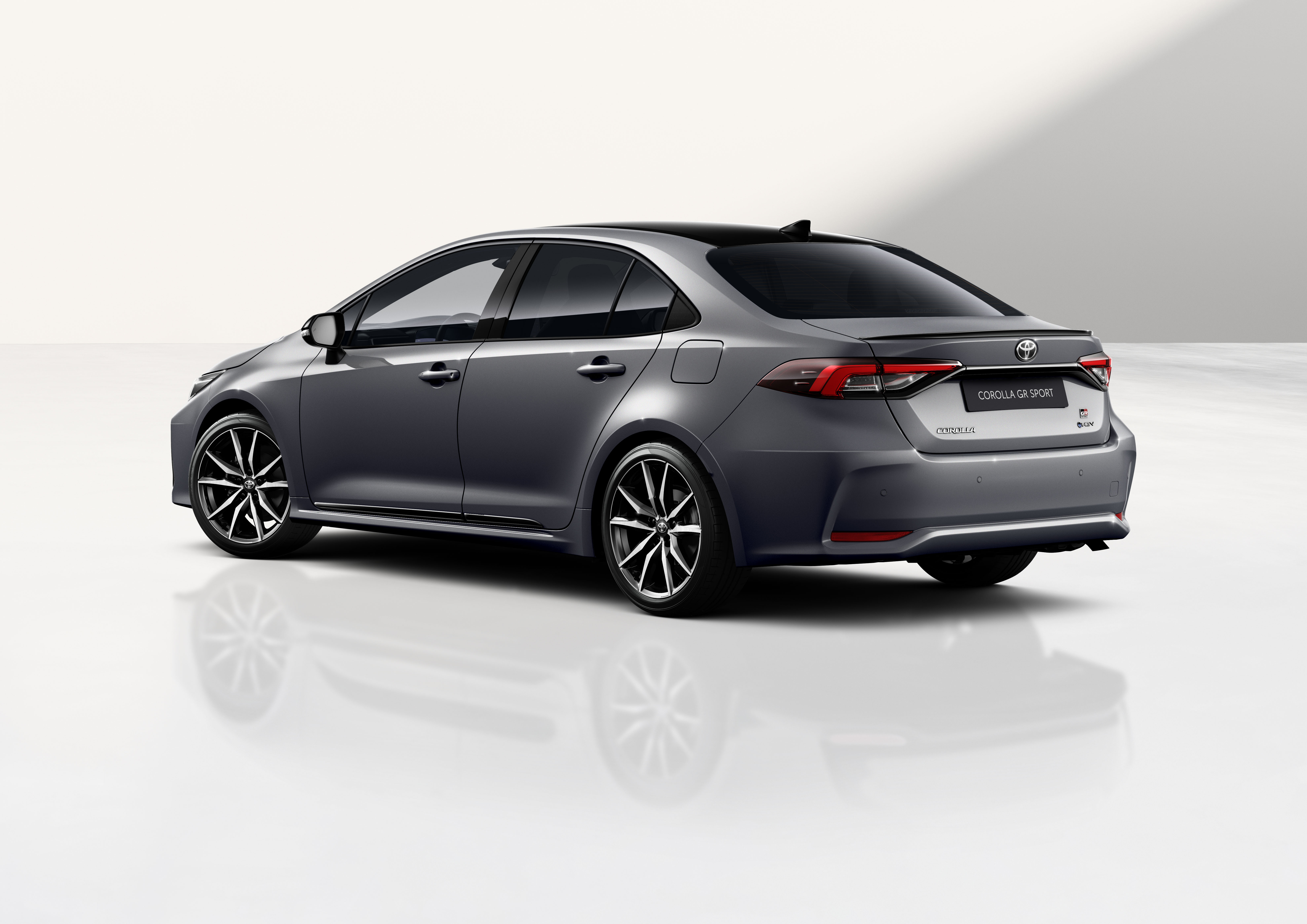 Nuovo design Corolla Sedan in Storm Grey