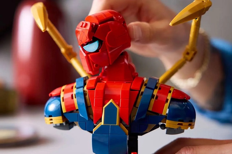Dettagli del mini-busto di Spider-Man Dettagli del mini-busto di Spider-Man