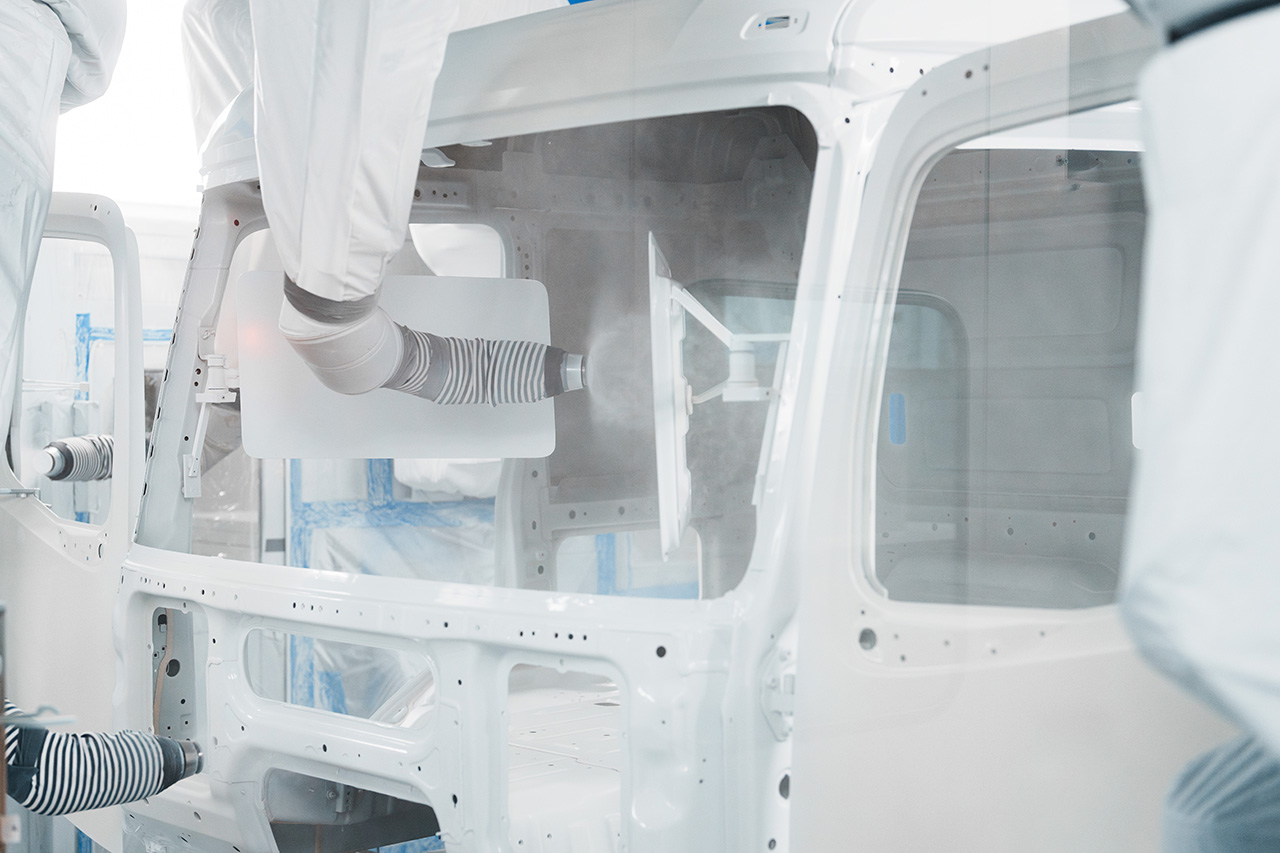 Verniciatura della cabina del camion Mercedes-Benz