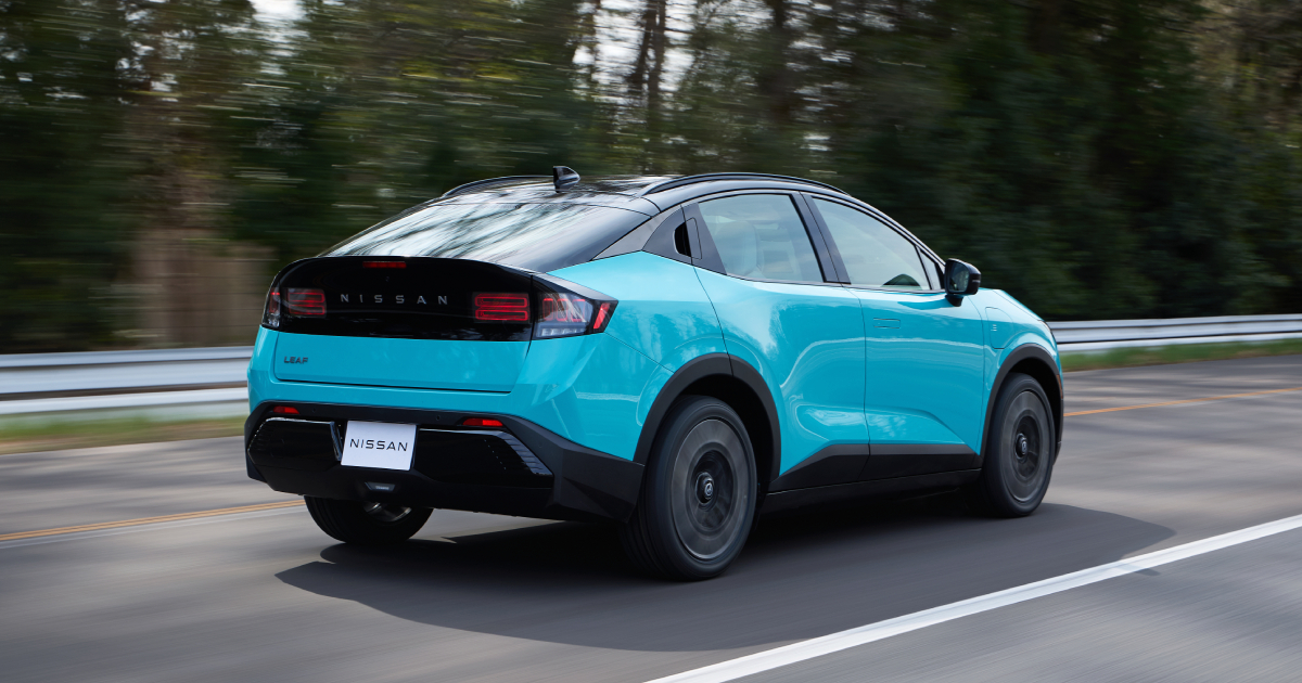 2026 Nissan Leaf Platinum+ sulla strada