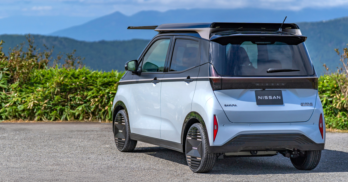 Pannello solare esteso su Nissan Sakura