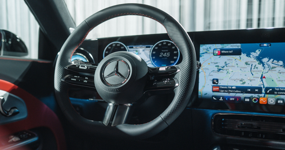 Volante della nuova Mercedes-Benz CLA 250+ Shooting Brake con tecnologia EQ