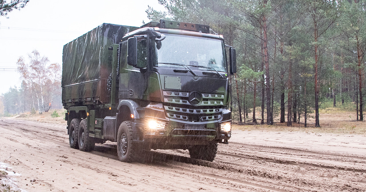 Camion militare Mercedes-Benz Arocs fuoristrada