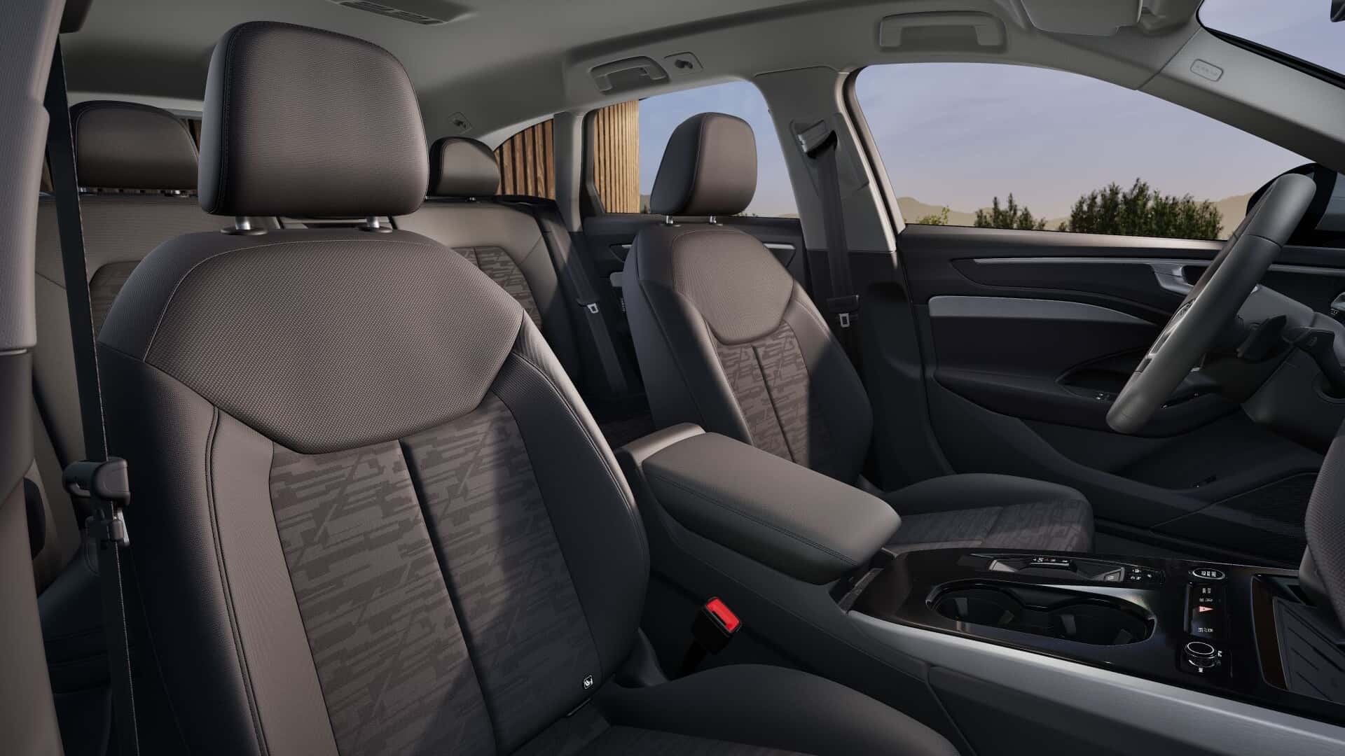 Design degli interni dell'Audi A6 Avant nella configurazione base Design degli interni dell'Audi A6 Avant nella configurazione base