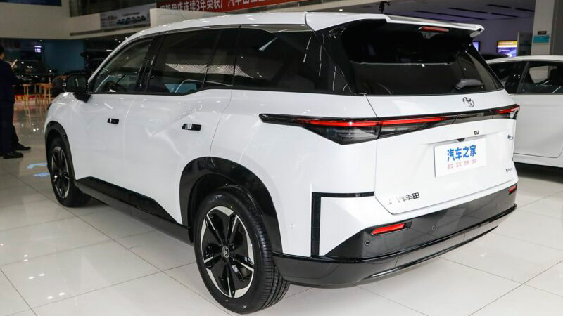 Interni della Toyota bZ3X