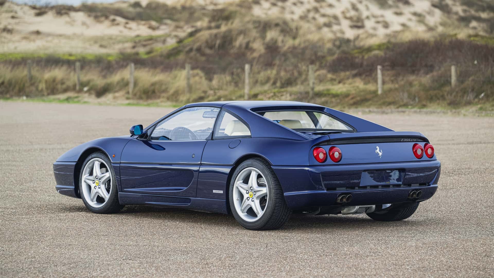 Gli interni della Ferrari F355 GTS di Michael Schumacher.