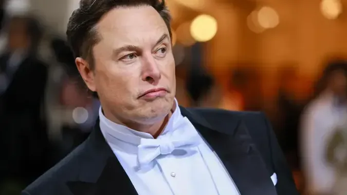 Elon Musk L'espressione sorpresa di Elon Musk