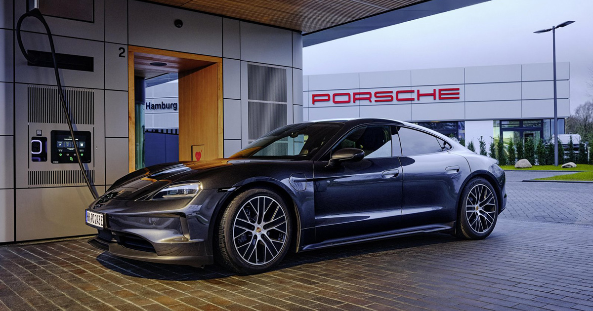 Stazioni di ricarica nella Porsche Charging Lounge Stazioni di ricarica nella Porsche Charging Lounge