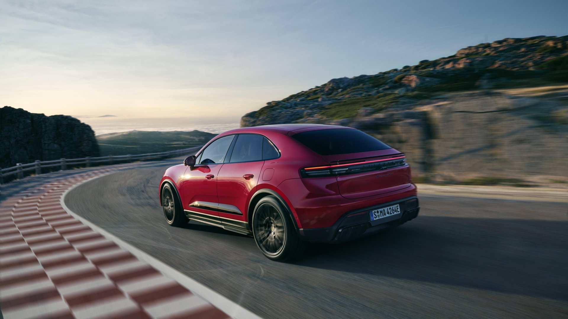 Vista laterale della Porsche Macan GTS