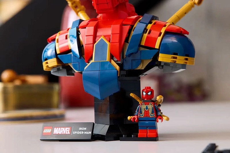 Spider-Man in un nano-costume. Spider-Man in un nano-costume.