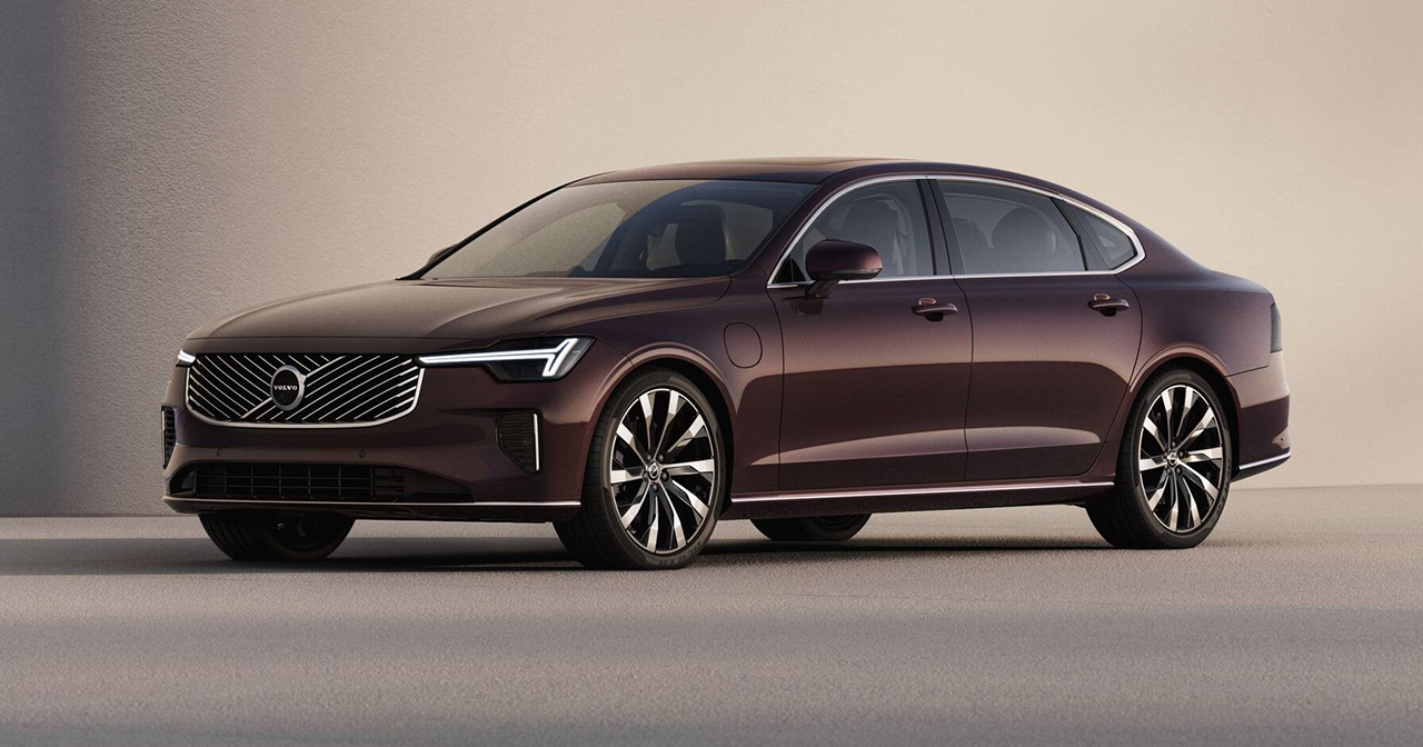 La nuova Volvo S90 con la nuova griglia e i fari