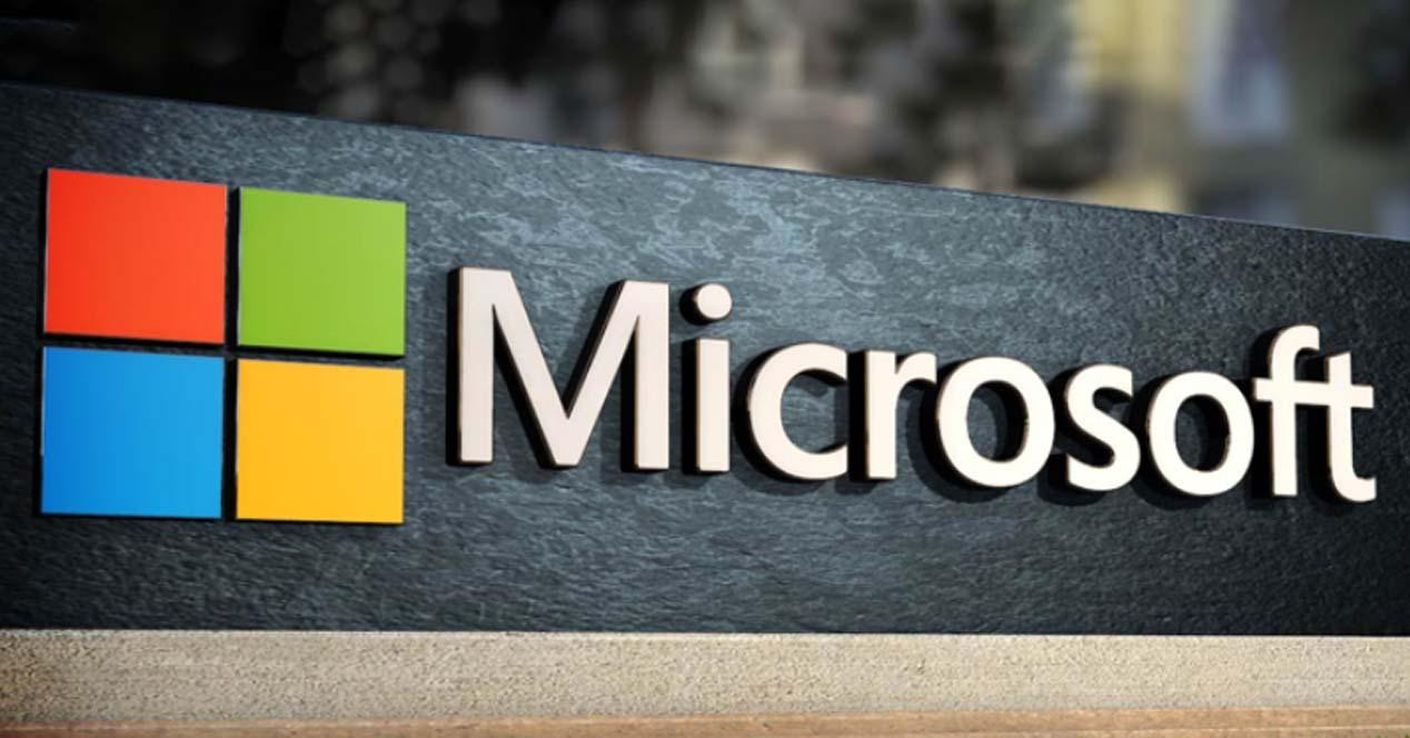 È ufficiale: il capo di Microsoft ha confermato che l'azienda licenzierà presto 10.000 dipendenti. È ufficiale: il capo di Microsoft ha confermato che l'azienda licenzierà presto 10.000 dipendenti.